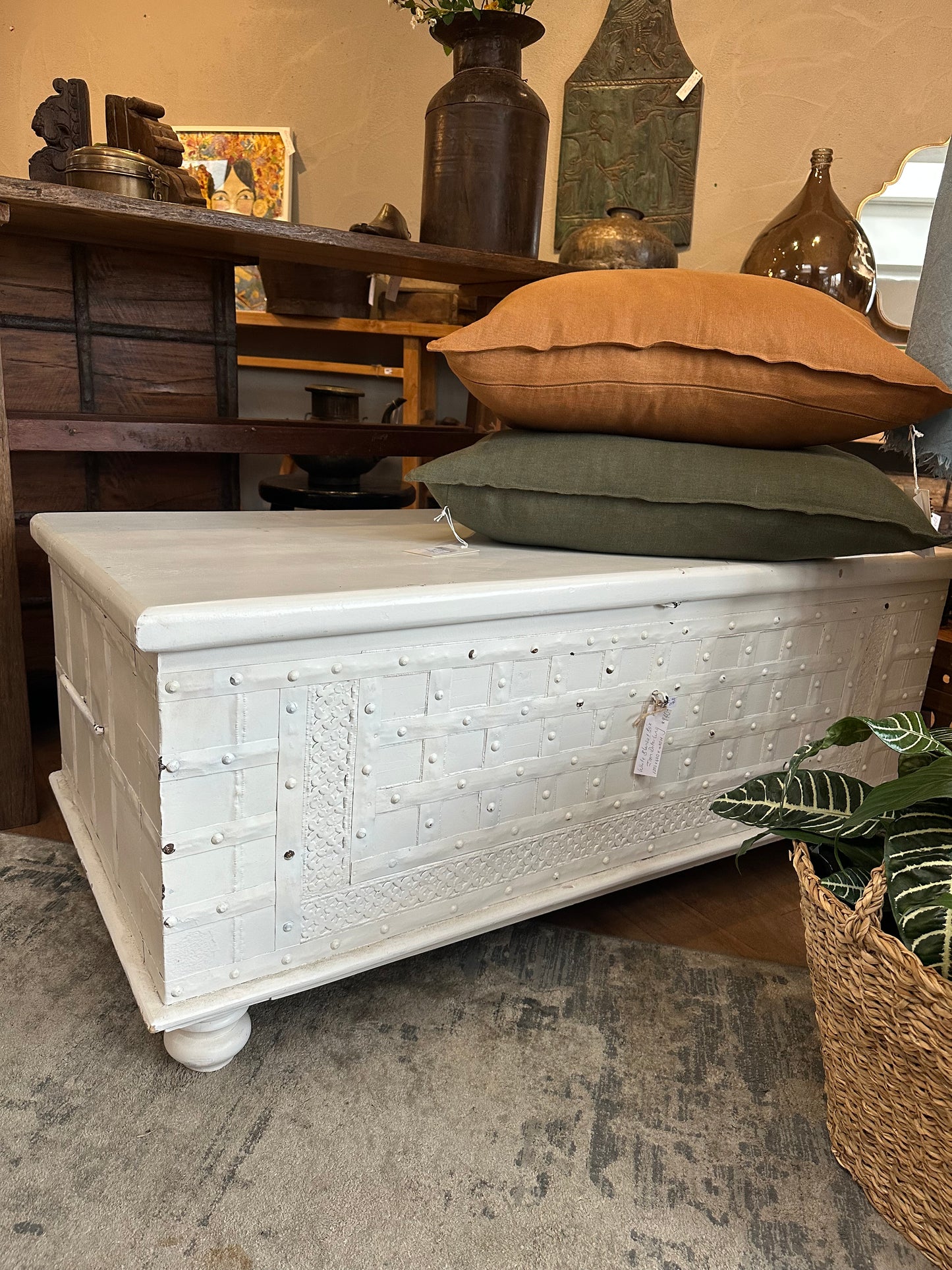 Vintage Chest - White - 1200x700x500mm high
