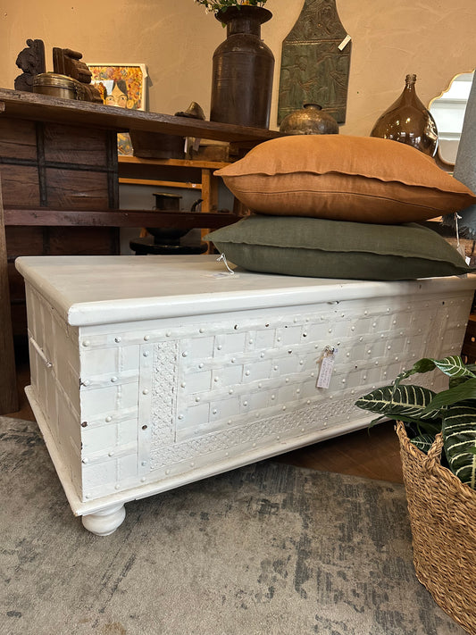 Vintage Chest - White - 1200x700x500mm high